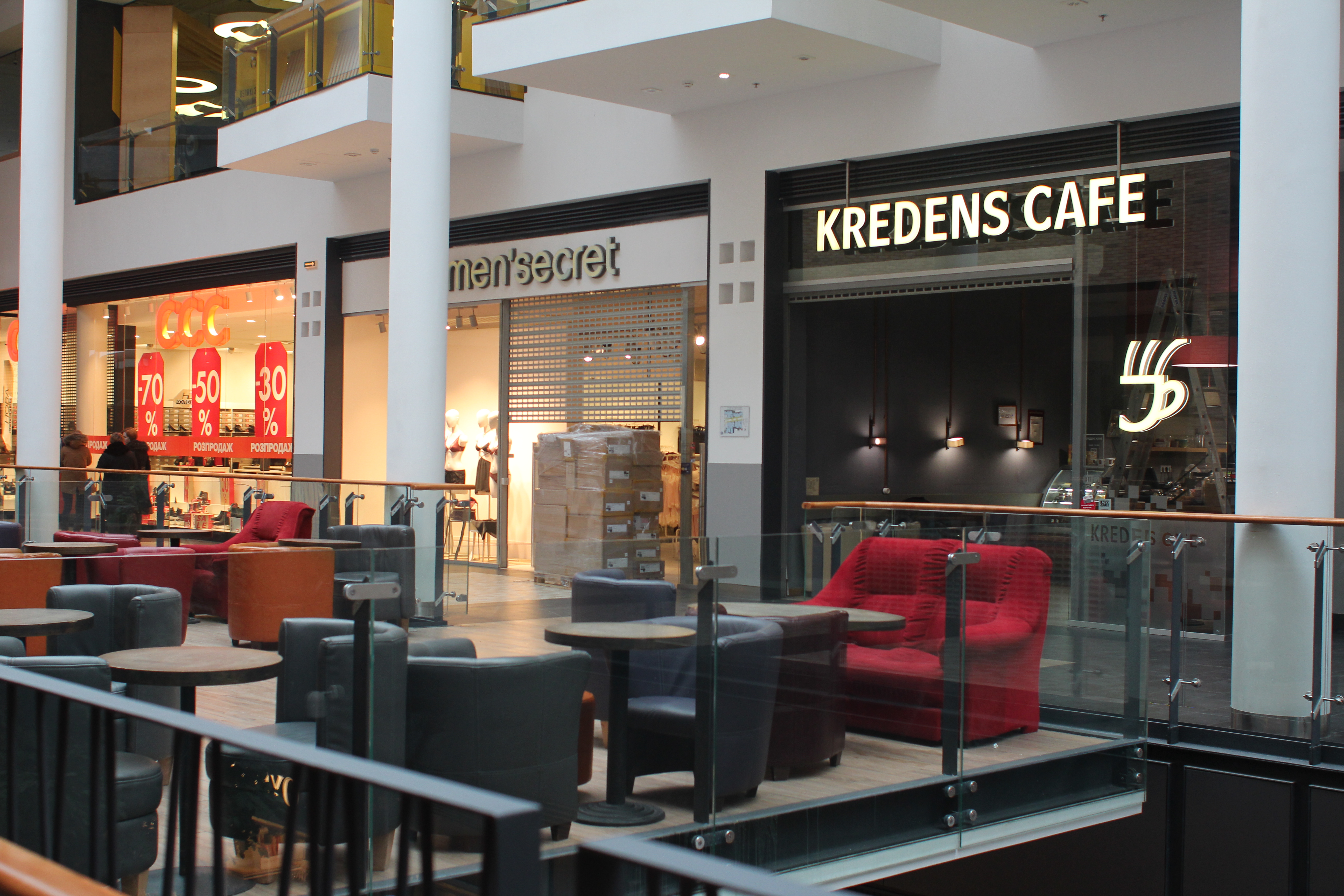 вул. Під Дубом, 7Б (ТРЦ Forum Lviv)